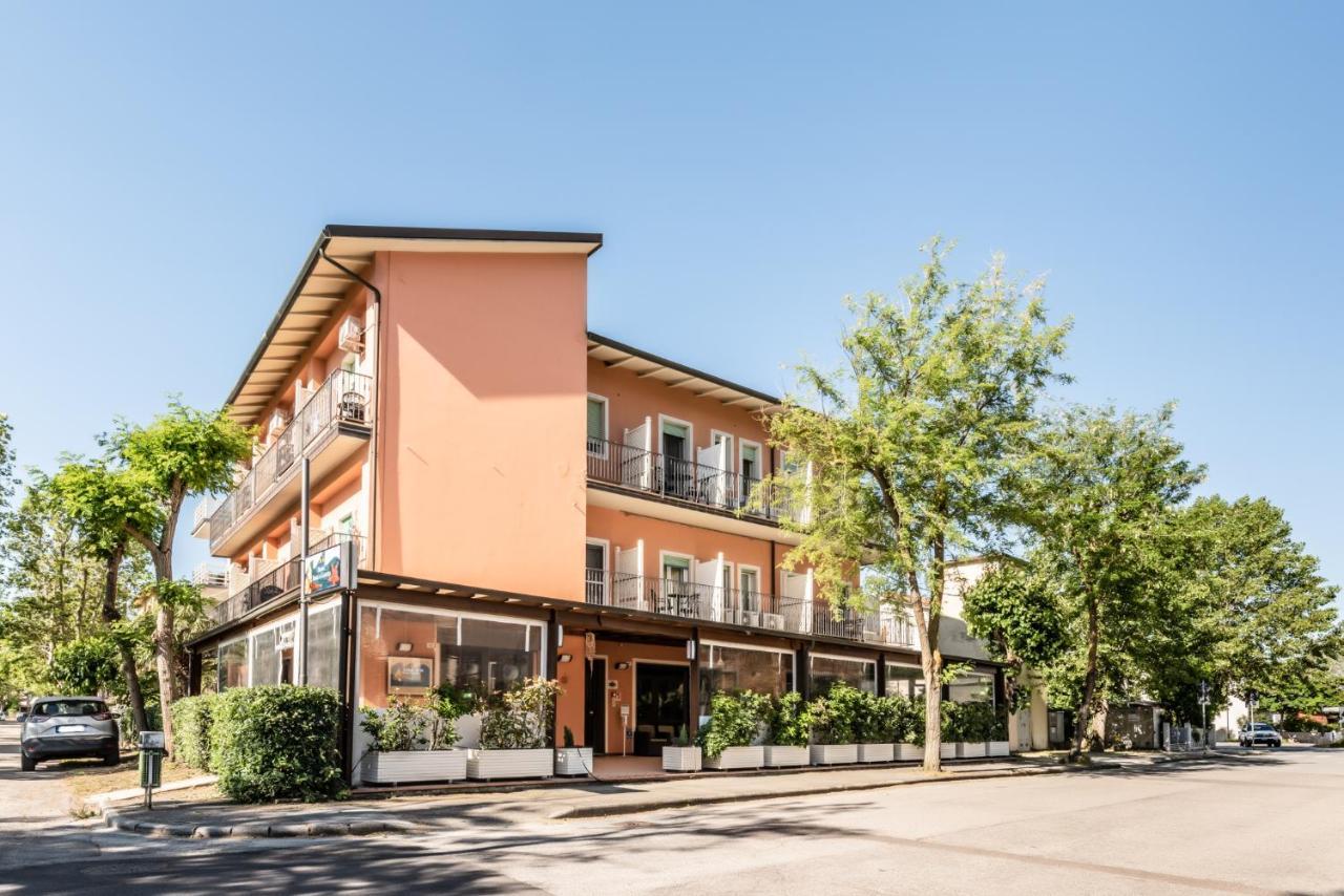 Albergo Rosa & Cosetta Casal Borsetti Exterior foto